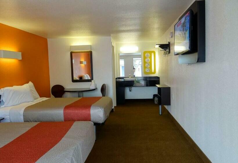 スタンダード４人部屋, Motel 6 Erie, Pa