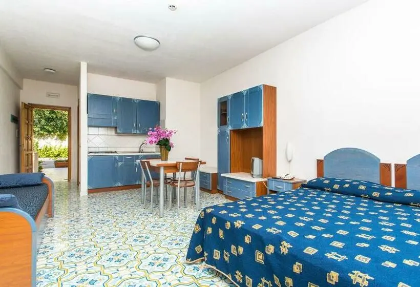 استودیوی استاندارد, Club Residence La Castellana