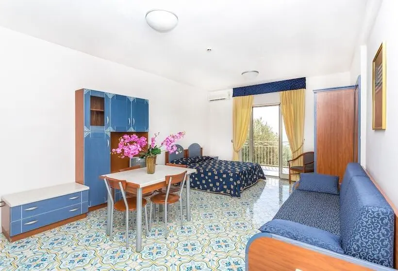 استودیوی استاندارد, Club Residence La Castellana