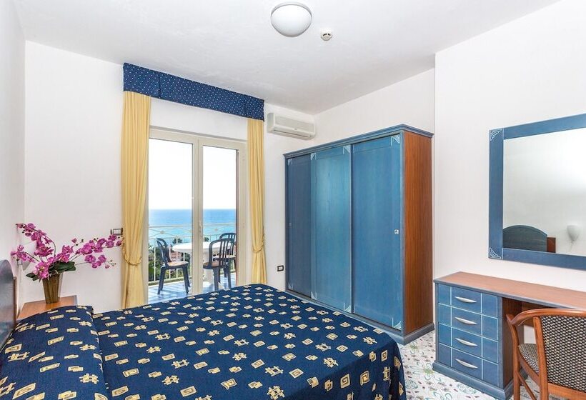 استودیوی استاندارد, Club Residence La Castellana