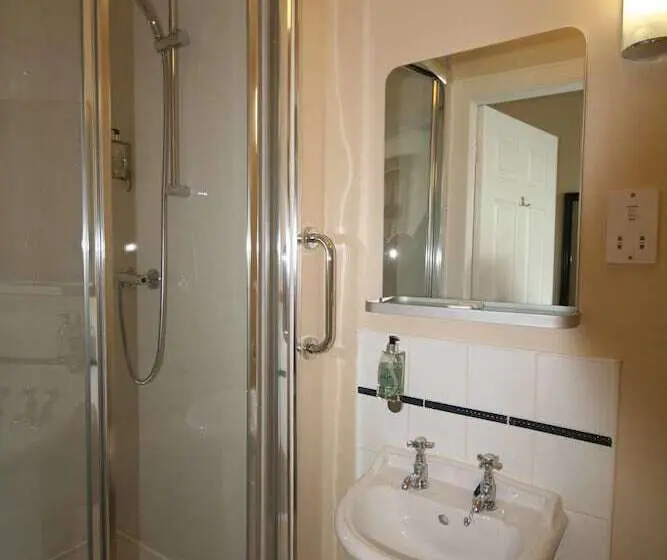 Standard Yhden Hengen Huone, No12