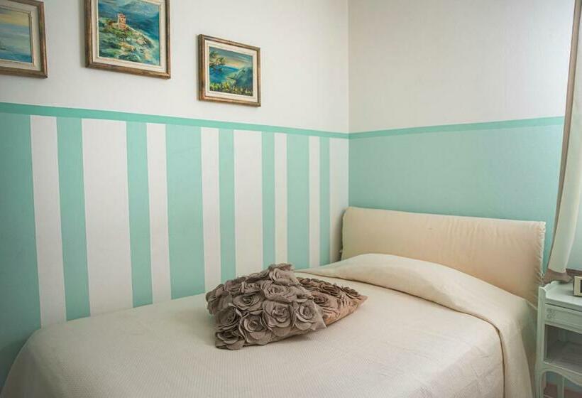 غرفة قياسية فردية, San Genesio