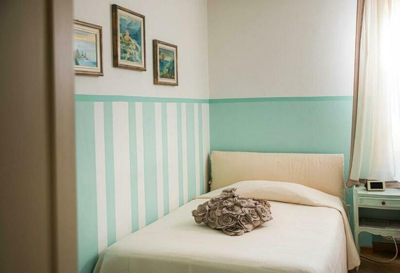 غرفة قياسية فردية, San Genesio