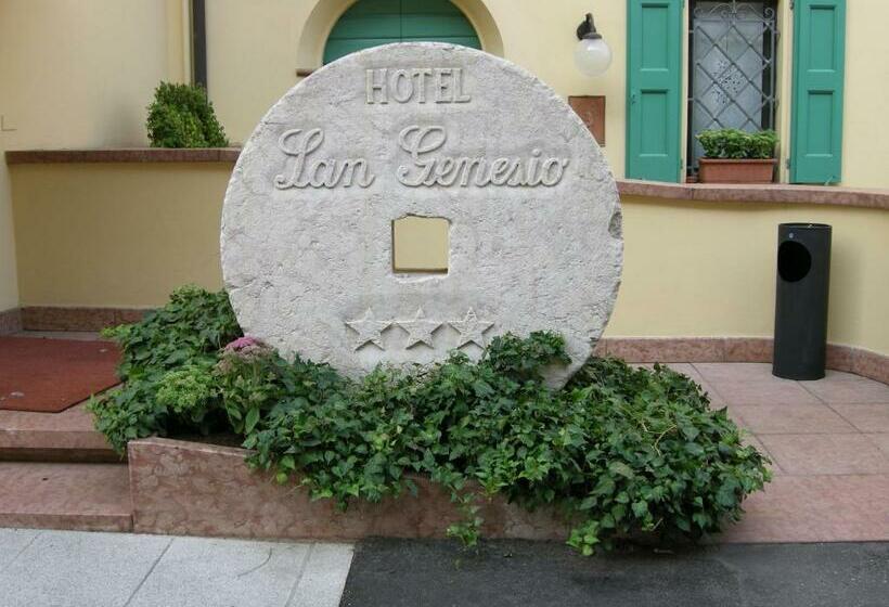 غرفة قياسية فردية, San Genesio