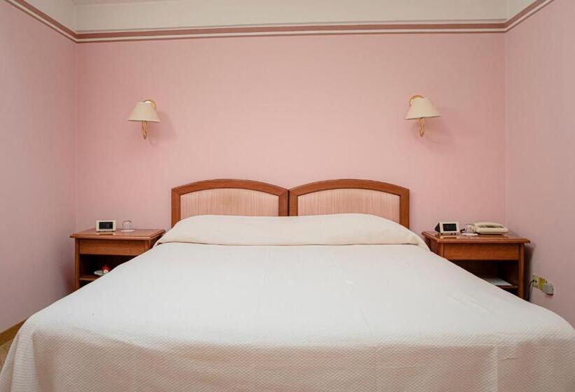 غرفة قياسية, San Genesio