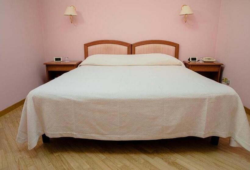 غرفة قياسية, San Genesio