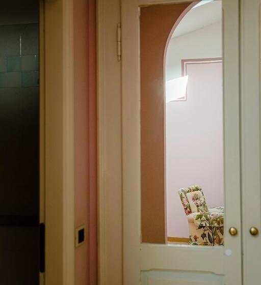 غرفة قياسية, San Genesio