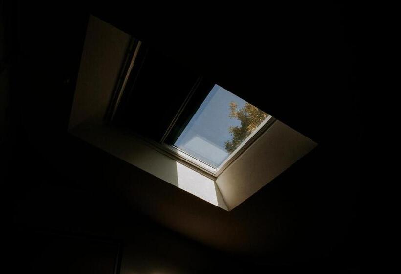 غرفة قياسية, San Genesio