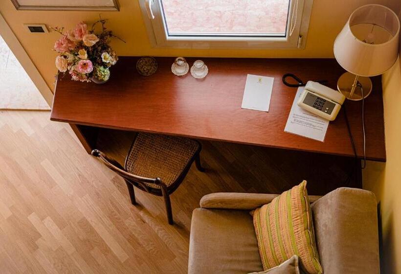 جناح جونيور, San Genesio