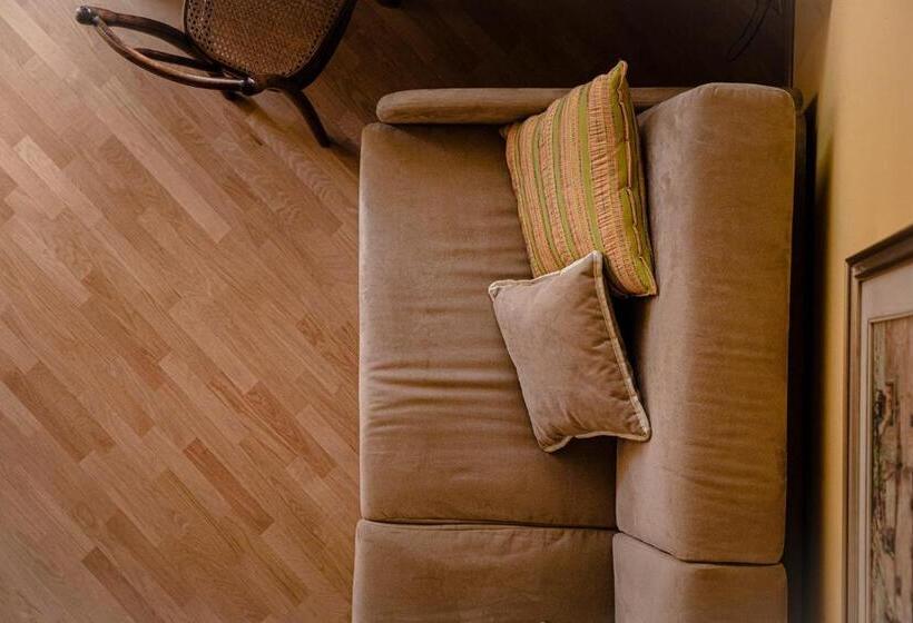 جناح جونيور, San Genesio