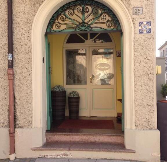 غرفة قياسية, San Genesio