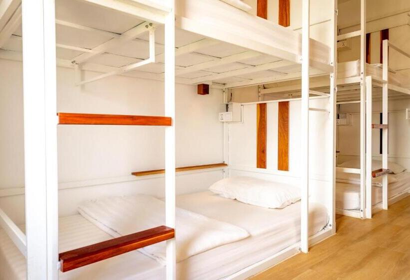 اتاق استاندارد چهارنفره با سرویس بهداشتی مشترک, Onederz Siem Reap