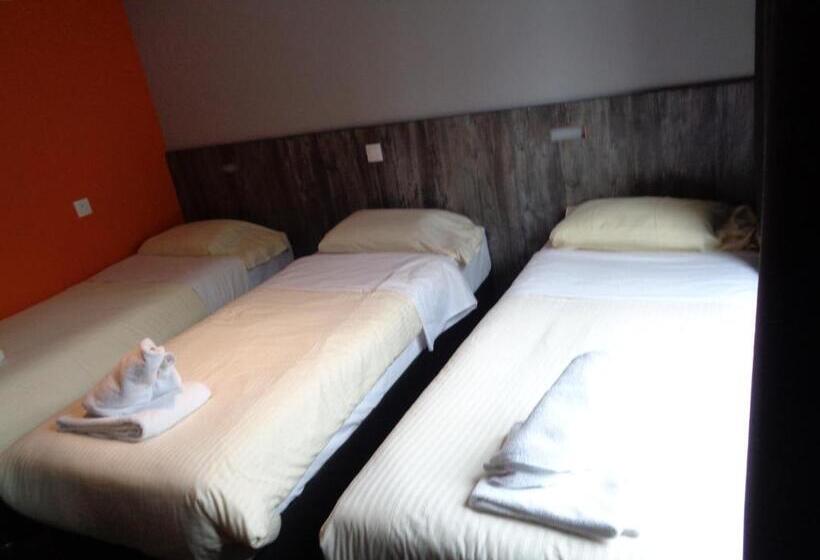 اتاق استاندارد سه نفره, Brxxl 5 City Centre Hostel