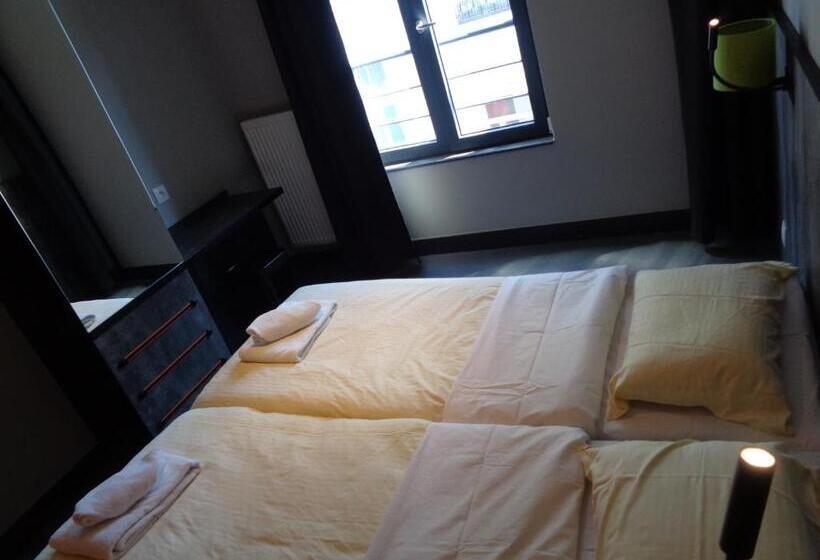 اتاق استاندارد سه نفره, Brxxl 5 City Centre Hostel