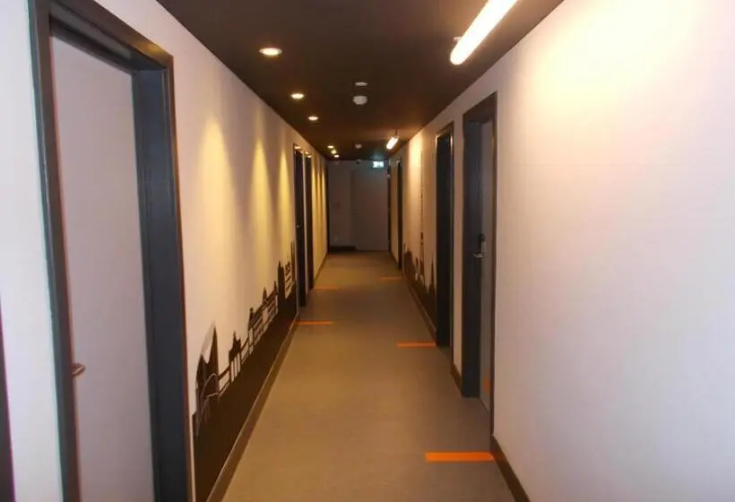 تختخواب در اتاق مشترک, Brxxl 5 City Centre Hostel