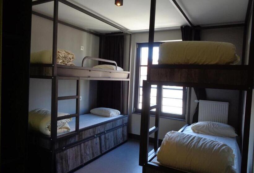 تختخواب در اتاق مشترک, Brxxl 5 City Centre Hostel