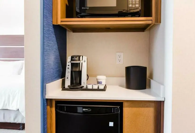 身障者適用スイートルーム, Holiday Inn Express & Suites   West Edmonton Mall Area, An Ihg