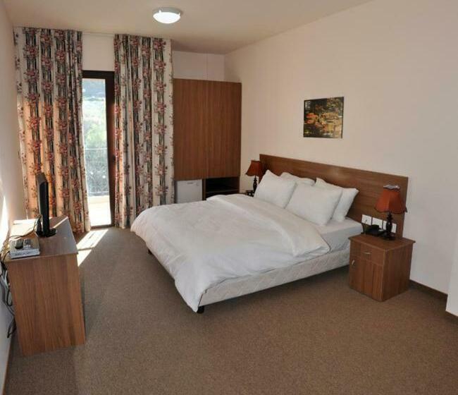 اتاق لوکس با تخت بزرگ, Lagace