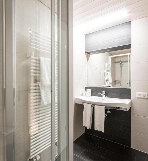 스탠다드 트리플 룸, Oberland