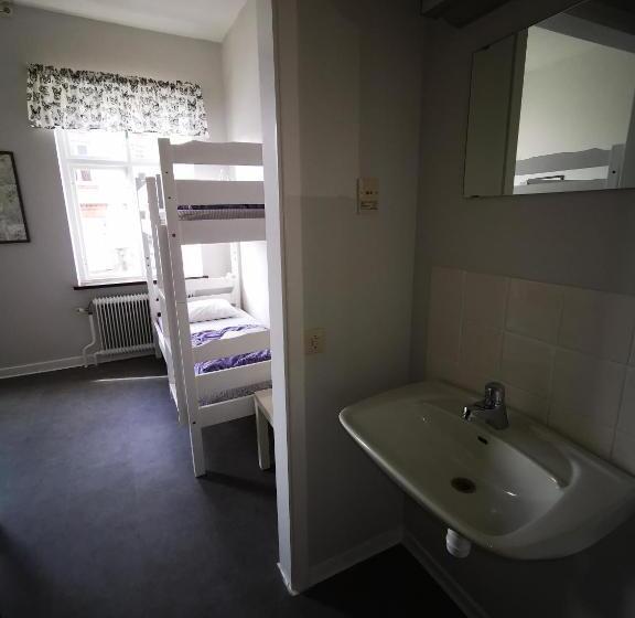 이코노미 쿼드러플룸(공용 화장실), åhus B&b Och Vandrarhem