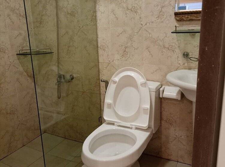 スイート, Airport Hotel Clark