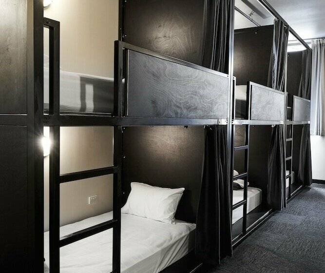 سرير فى غرفة مشتركة مزودة بحمام مشترك, The Pod Sydney