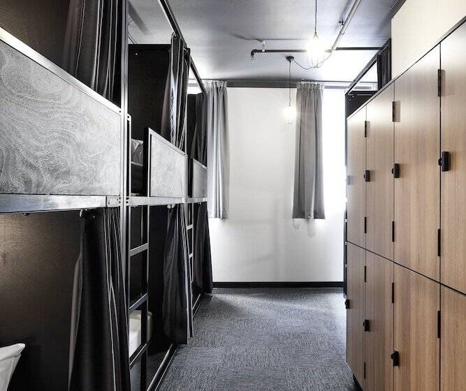 سرير فى غرفة مشتركة مزودة بحمام مشترك, The Pod Sydney