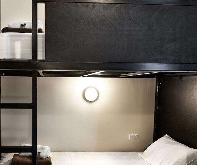 غرفة قياسية رباعية حمام مشترك, The Pod Sydney