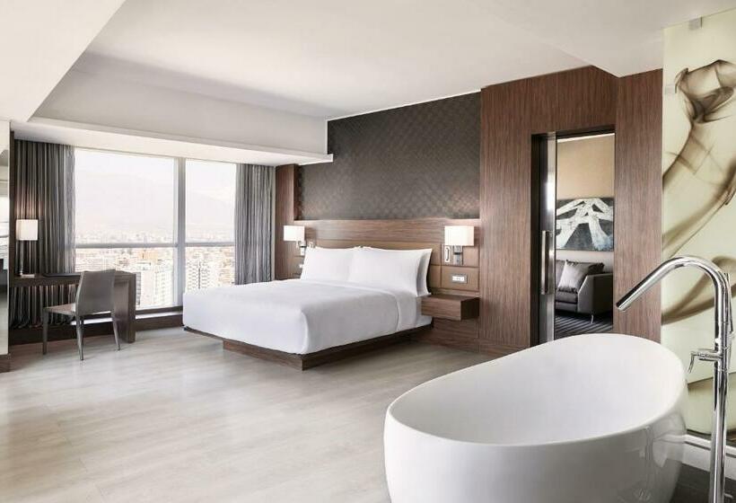 מיטת קינג בסוויטה, Ac Hotel By Marriott Santiago Costanera Center