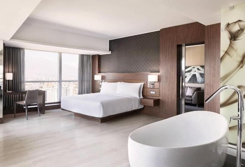 מיטת קינג בסוויטה, Ac Hotel By Marriott Santiago Costanera Center