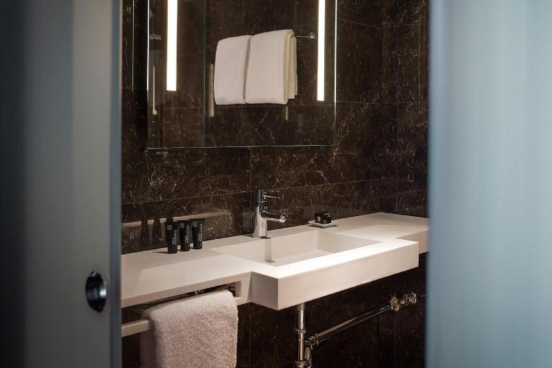 מיטת קינג בסוויטה, Ac Hotel By Marriott Santiago Costanera Center