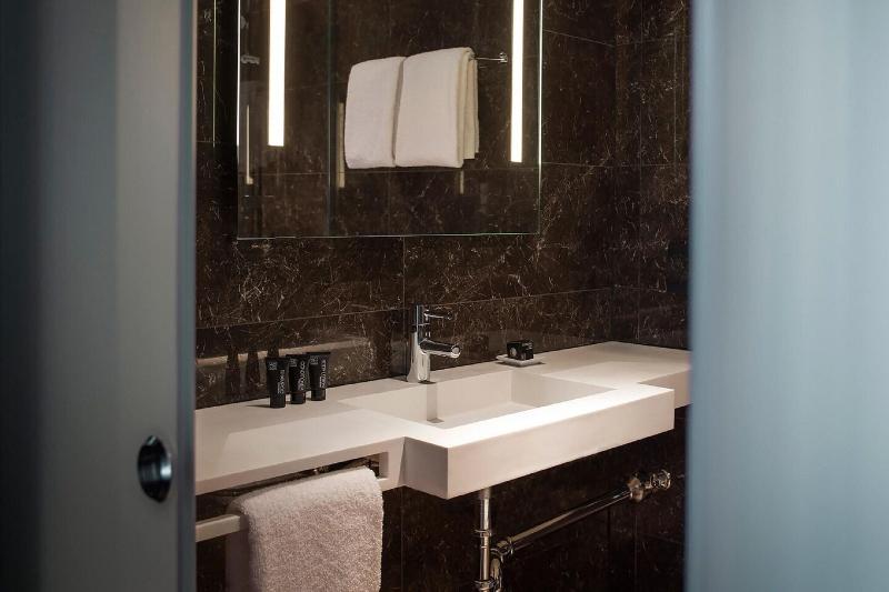 מיטת קינג בסוויטה, Ac Hotel By Marriott Santiago Costanera Center