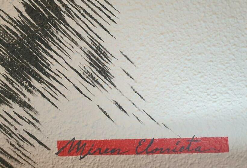 غرفة قياسية, Arts  Gasteiz Centro