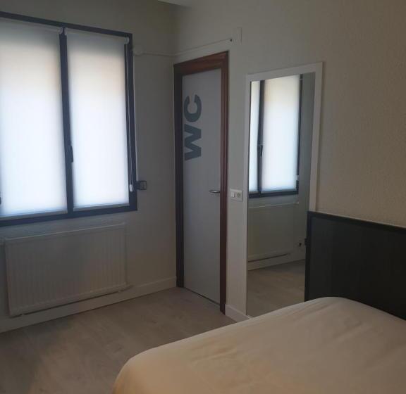 غرفة قياسية فردية, Arts  Gasteiz Centro