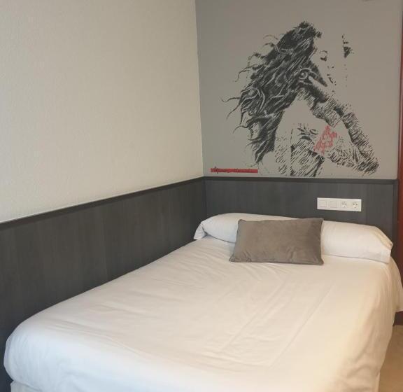 غرفة قياسية فردية, Arts  Gasteiz Centro