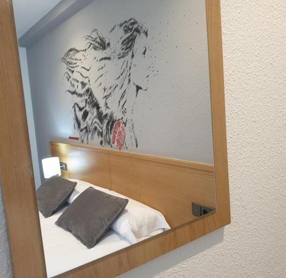 غرفة قياسية, Arts  Gasteiz Centro