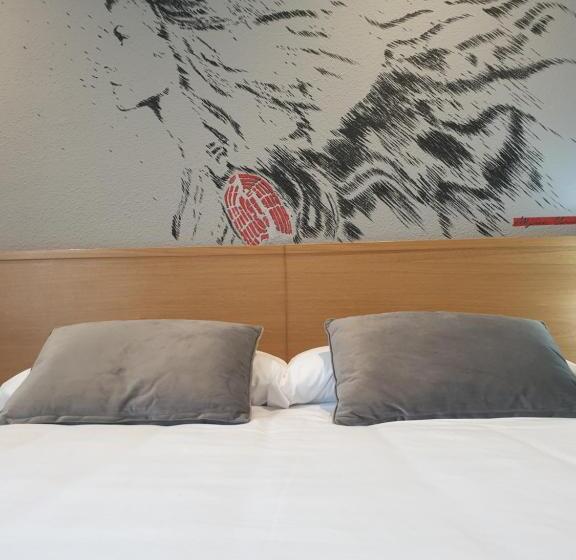 غرفة قياسية, Arts  Gasteiz Centro