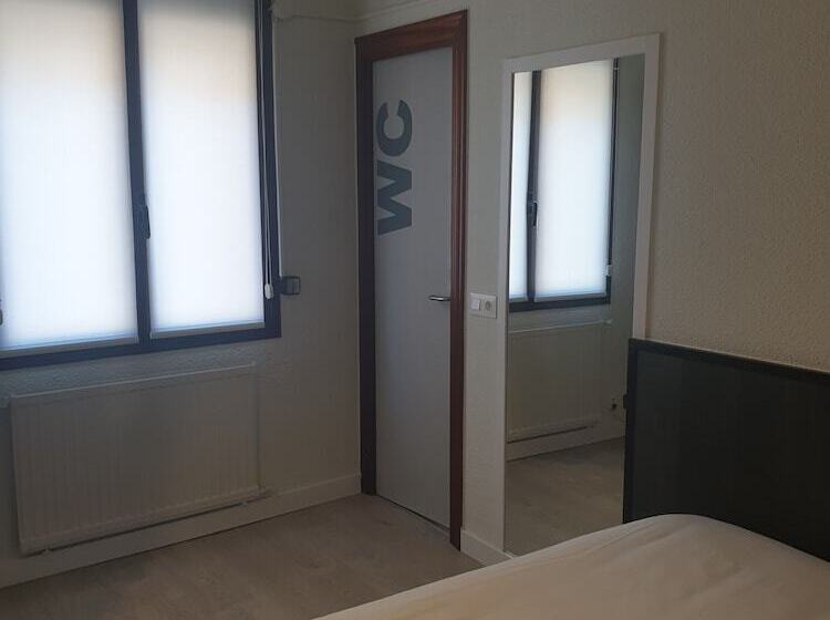 غرفة قياسية فردية, Arts  Gasteiz Centro