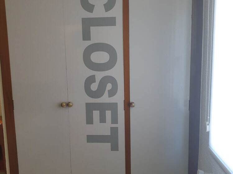 غرفة قياسية فردية, Arts  Gasteiz Centro