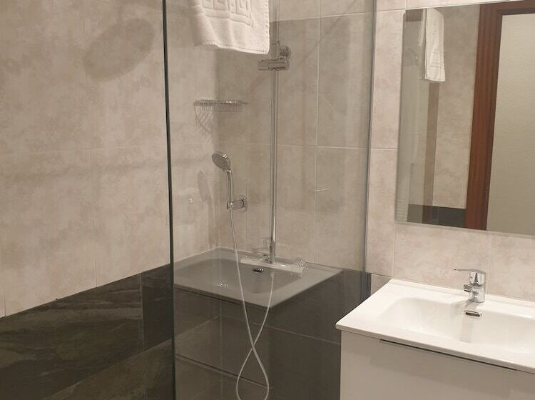 غرفة قياسية فردية, Arts  Gasteiz Centro