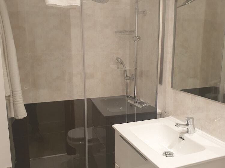 غرفة قياسية فردية, Arts  Gasteiz Centro