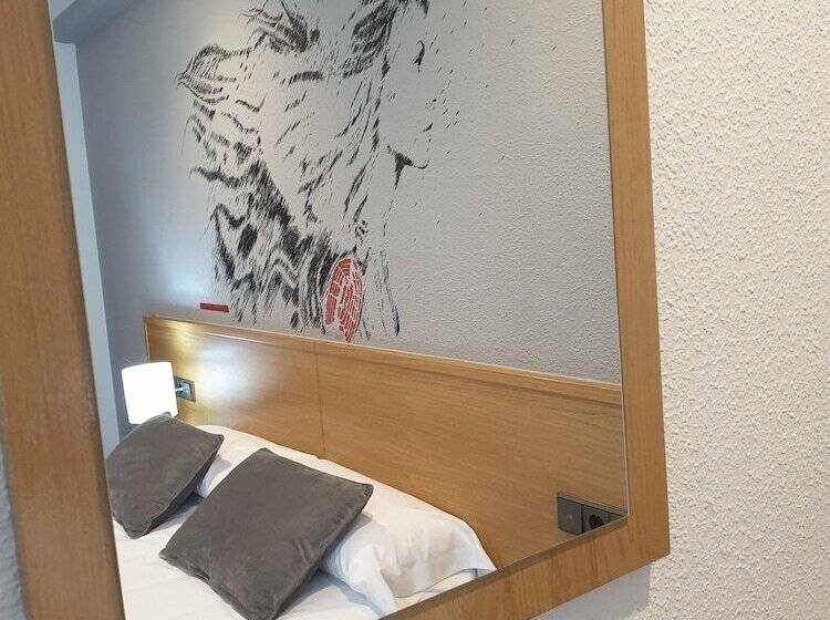 غرفة قياسية, Arts  Gasteiz Centro