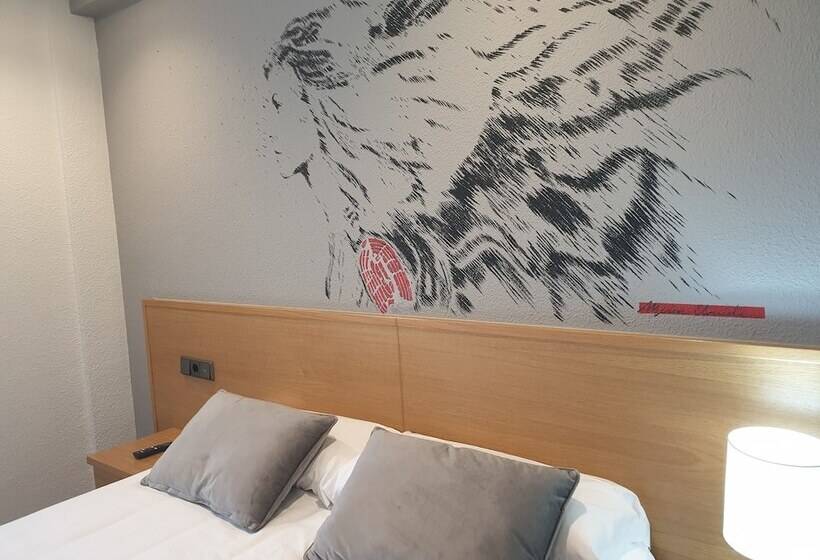 غرفة قياسية, Arts  Gasteiz Centro