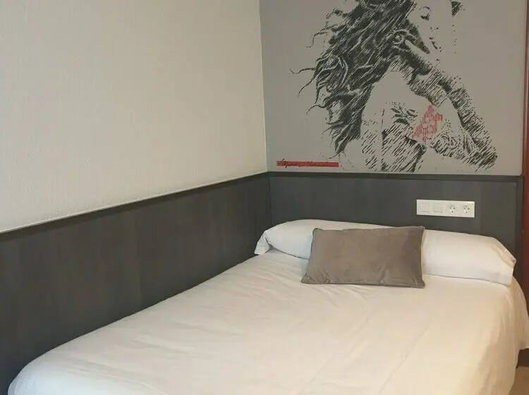 Standard Yhden Hengen Huone, Arts Gasteiz Centro