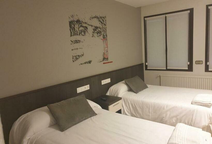 غرفة قياسية, Arts  Gasteiz Centro