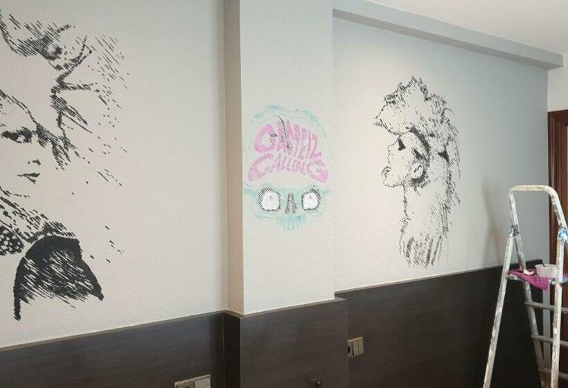 غرفة قياسية, Arts  Gasteiz Centro