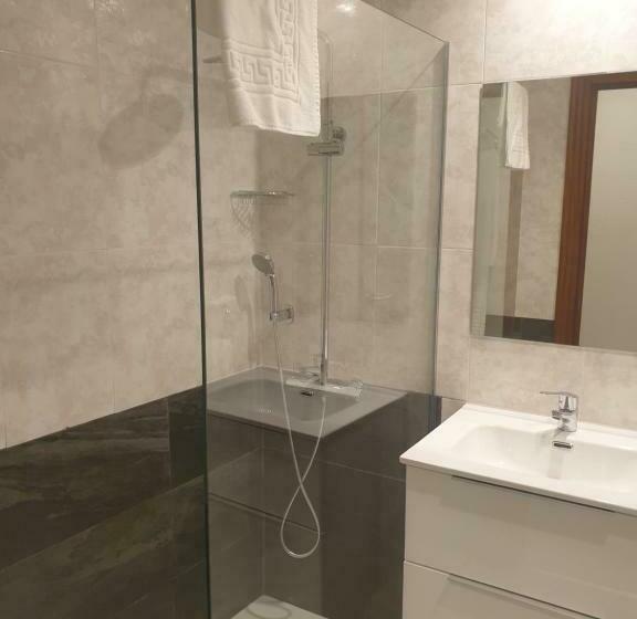 غرفة قياسية, Arts  Gasteiz Centro