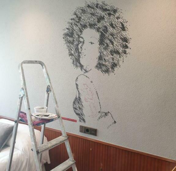 غرفة قياسية, Arts  Gasteiz Centro