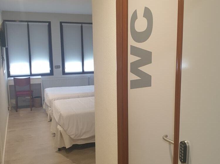 غرفة قياسية, Arts  Gasteiz Centro