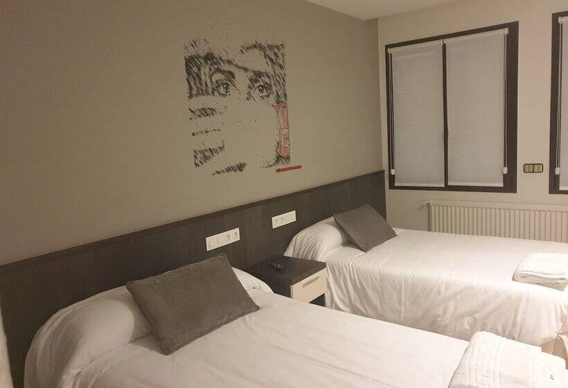 غرفة قياسية, Arts  Gasteiz Centro